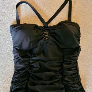 Black lattice ruched 1 piece torrid swimsuit size1